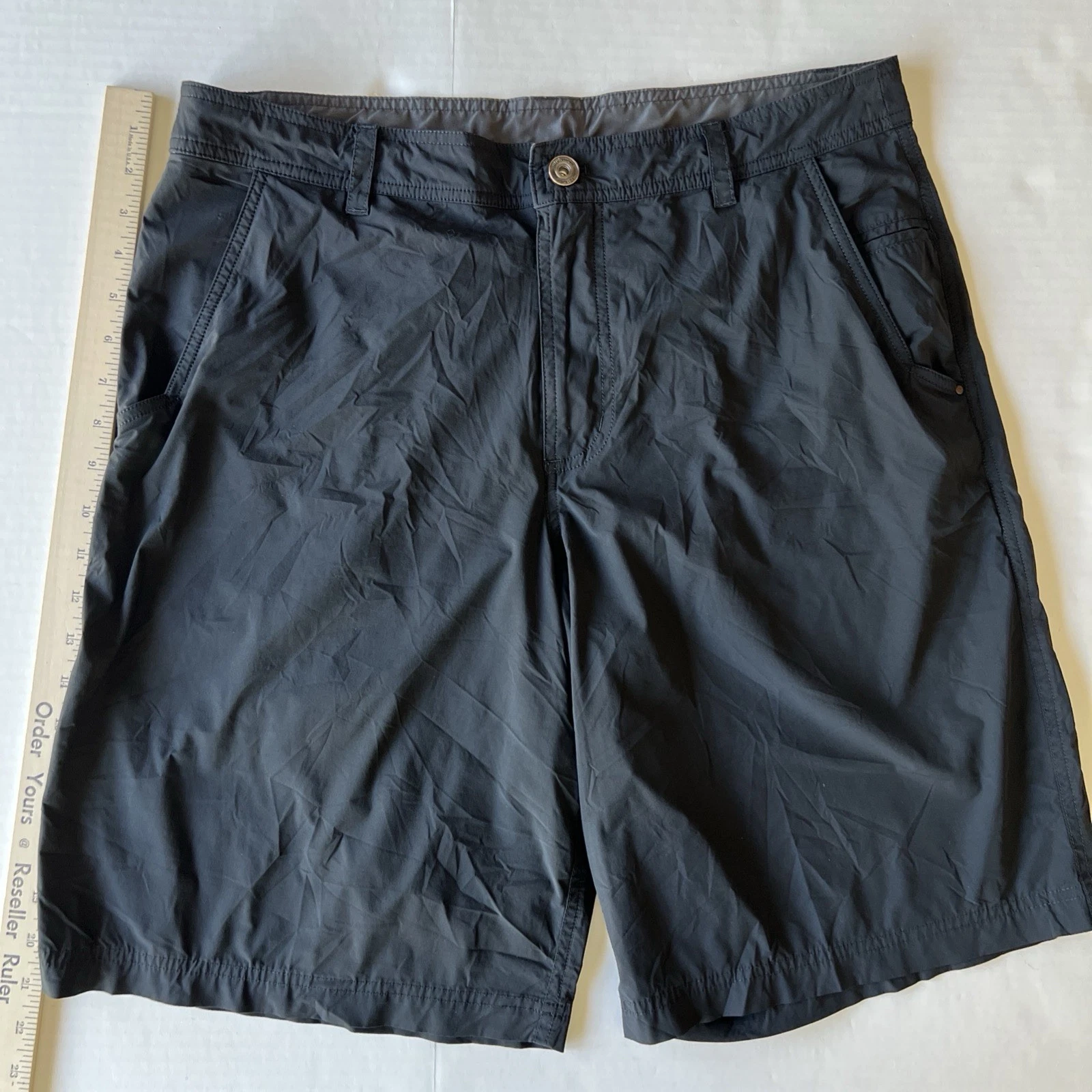Lululemon Shorts Men's Size 36 Black 10" Kahuna Lightweight Quick-Dry LM7219S