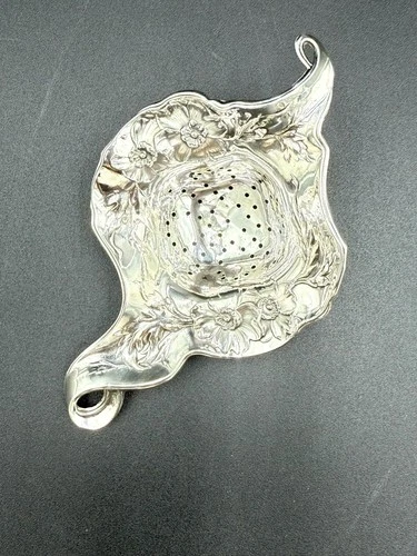 ART NOUVEAU INTERNATIONAL  SILVER STERLING SILVER TEA STRAINER WITH NO MONOGRAM