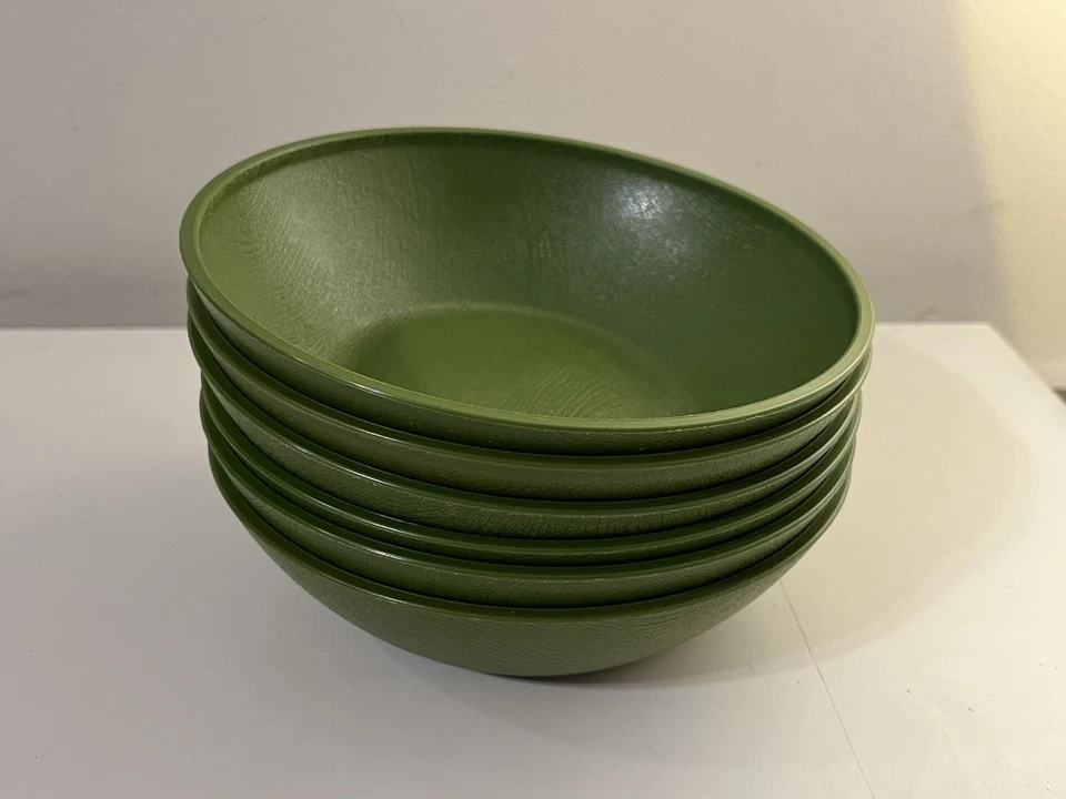 Juego de ensaladeras de melamina MCM - Cuencos vintage verde oliva con utensilios para servir Foto 4 de 4