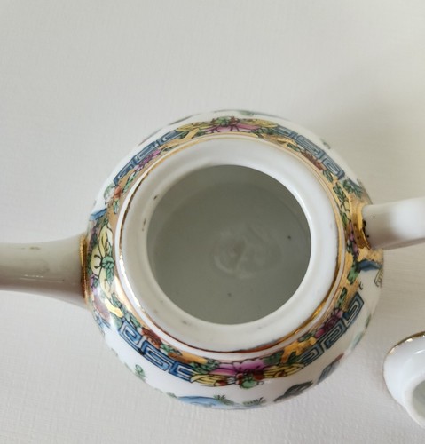 Vintage Porcelain Miniature Chinese 8 Piece Tea Set in Brocade Box - Picture 13 of 24