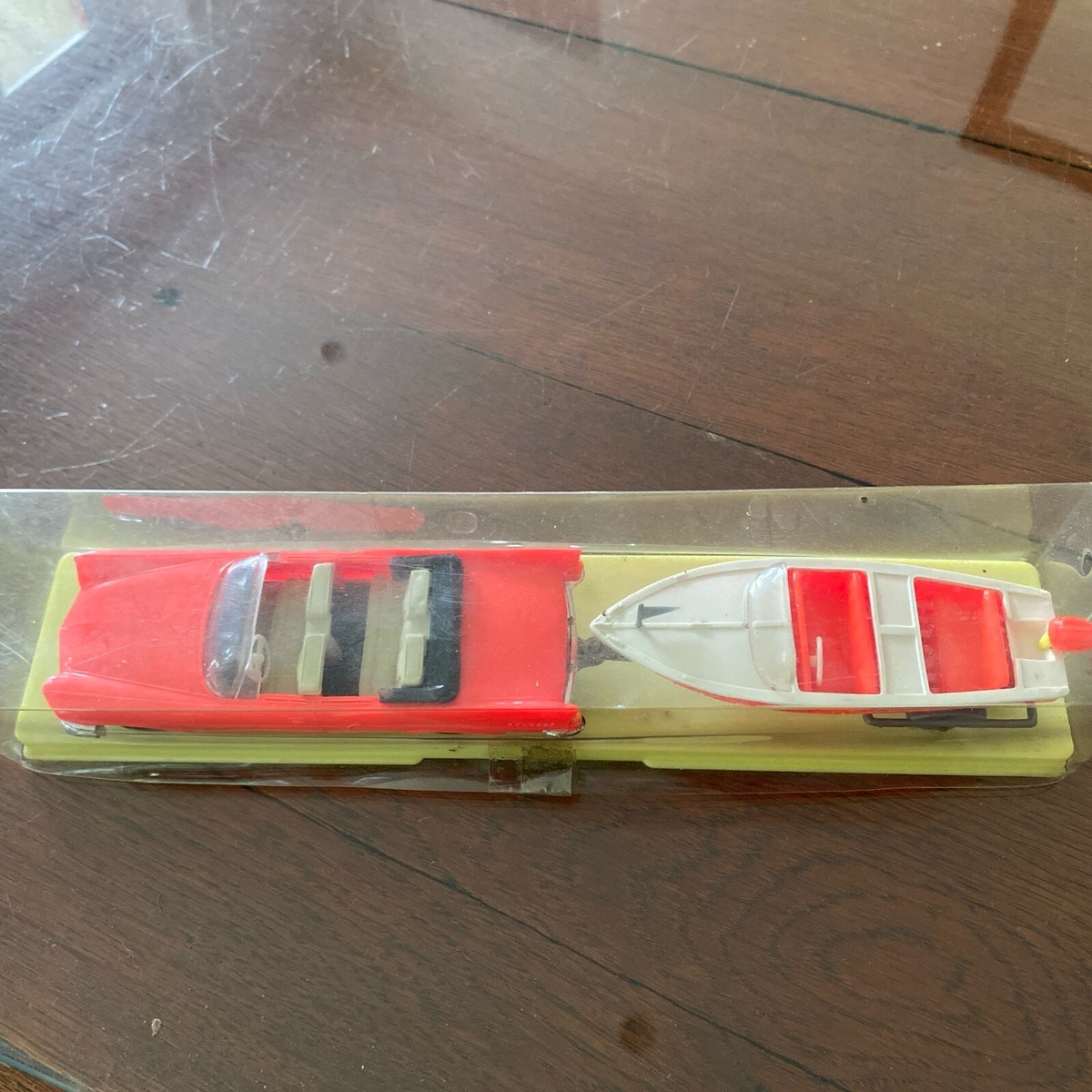 NOREV - Chrysler New Yorker Avec Dinghy Rocca - Vert Sapin - Miniature En Boîte