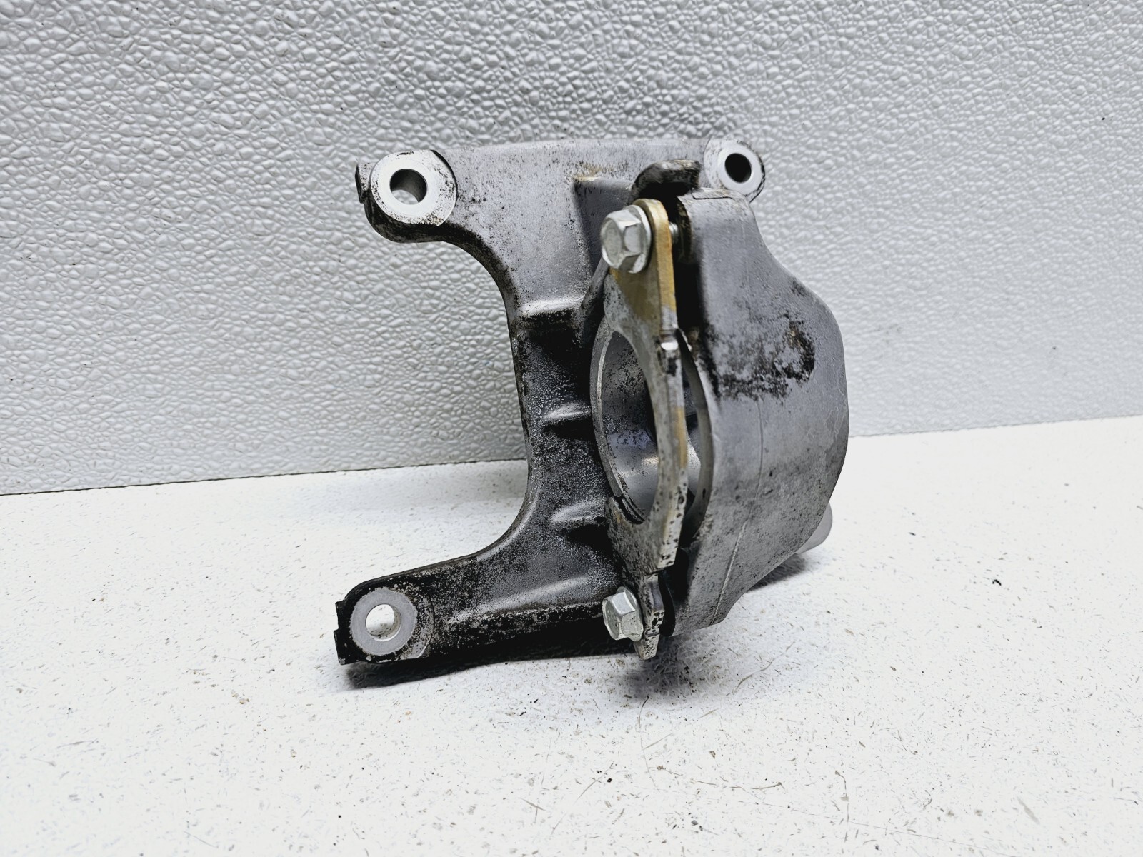 20132018 NISSAN SENTRA RH PASSENGER CV AXLE CARRIER BEARING SUPPORT