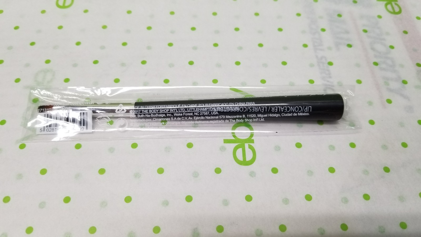 body shop concealer brush