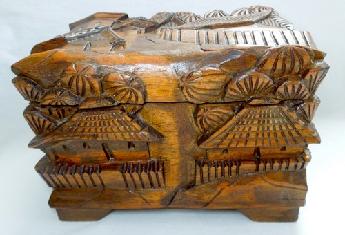 Vintage HONDURAS Carved WOOD BOX* 8 x 6x 5.5 Inch* Village Scene *FREE SHIPPING*
