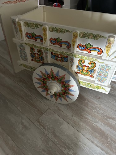 Vintage Handcrafted Costa Rican Oxcart With Intricate Hand Painted Folk Design - Picture 7 of 7