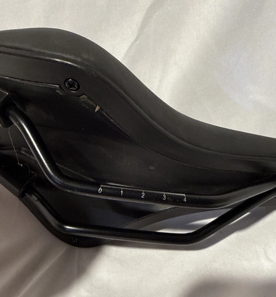 Sillín de bicicleta gigante / despegue de asiento Foto 4 de 4