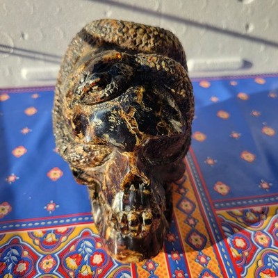 Wunderschöne Sumatra Bernstein Skulptur - SCHÄDEL UND SCHLANGEN - Handarbeit (1 kg