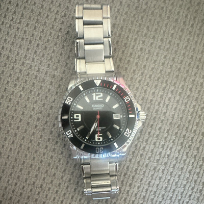 Casio Quarz Taucheruhr Analog Edelstahl Silber schwarzes Zifferblatt Datum 200m