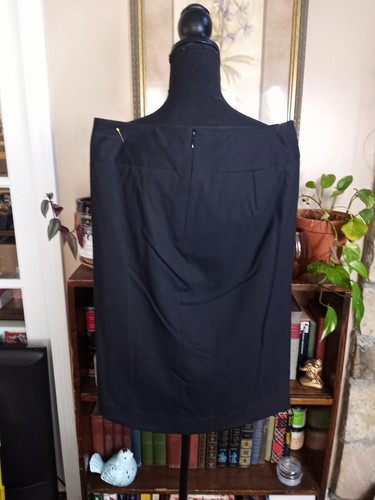 Banana Republic Stretch, Women's 2, Wool Blend Pencil Skirt Zips up Back Black - Picture 2 of 5