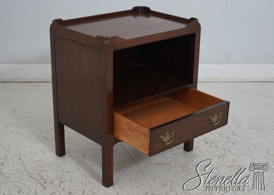 66926: Cómoda mesita de noche KITTINGER caoba 1 cajón Foto 3 de 4