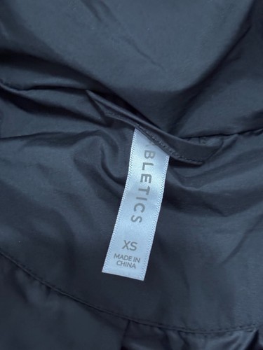 Fabletics Womens Puffer Jacket Coat Sz XS Black Full Zip Snap Insulated Pockets - Picture 5 of 9