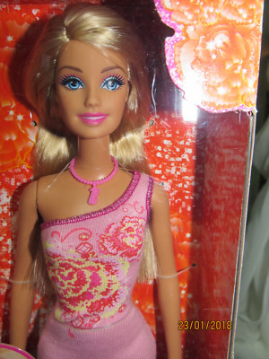NRFB Poupée doll 2013 Barbie JANVIER pierre gems BBV78