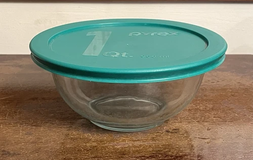 Vintage Pyrex Glass Mixing Bowl 1 Quart 322-PC Round Green Lid USA