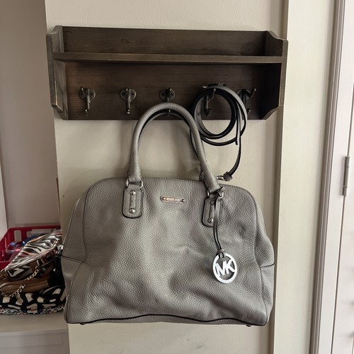 Große graue Michael Kors Bowler Tasche mit langem Riemen - Bild 1 von 9