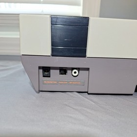 Nintendo NES-001 Console System w/ 1 Controller & Zapper &ndash; Untested *