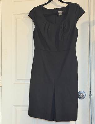 Ann Taylor Black Solid Sheath Dress Scoop Neck Cap Sleeve Knee Length 6P