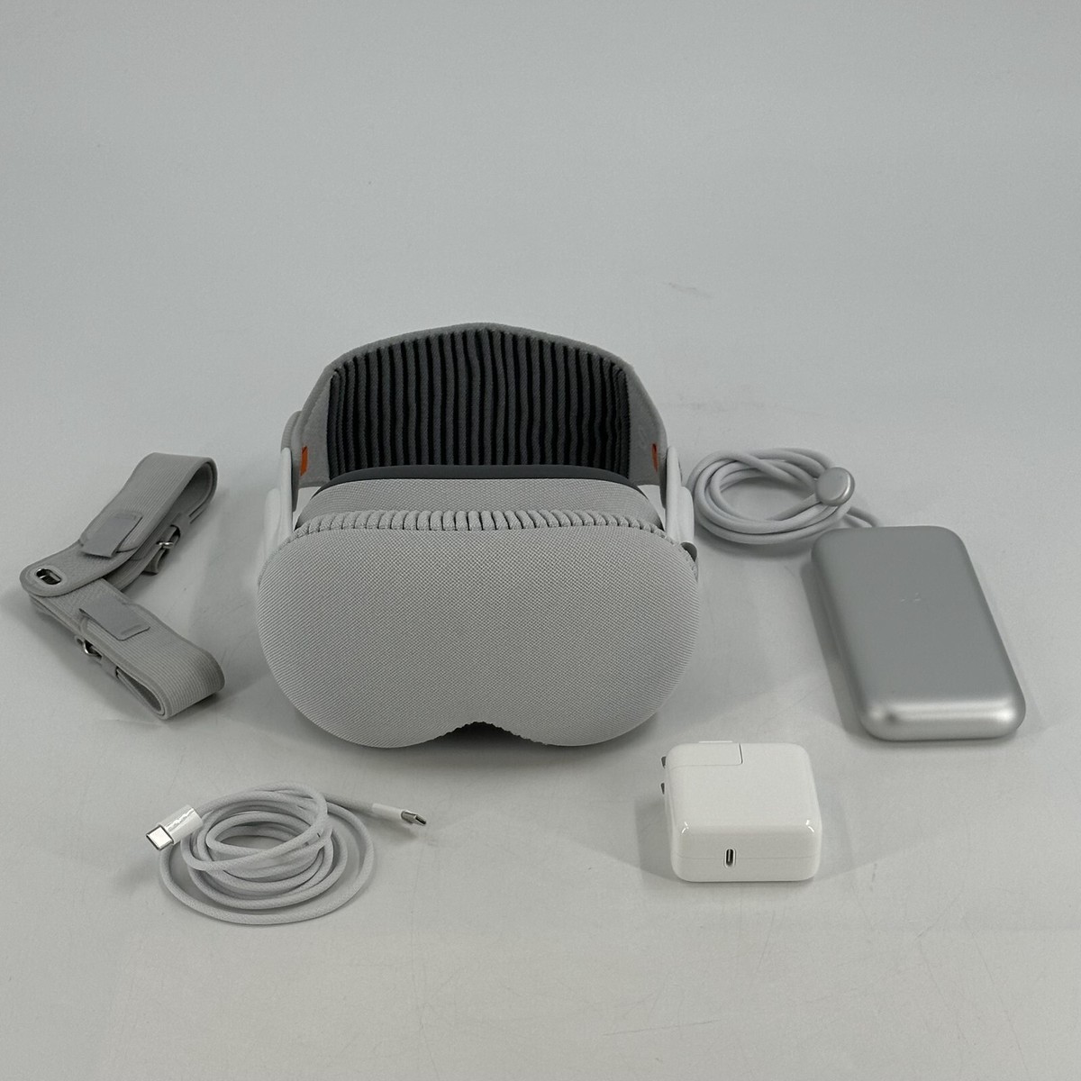 Apple Vision Pro VR Headset 256GB w/ Light Seal-23W/Dual
