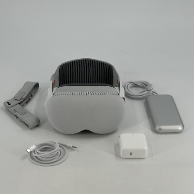 Apple Vision Pro VR Headset 256GB w/ Light Seal-23W/Dual