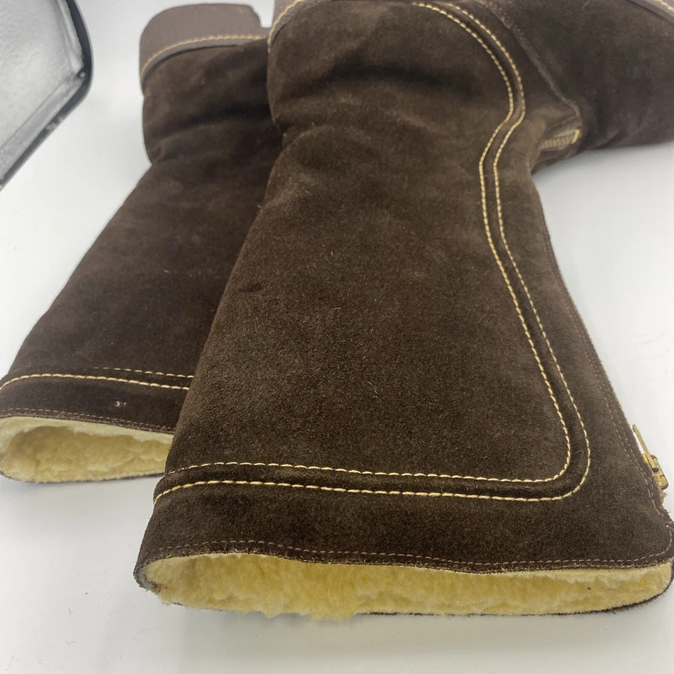 Botas de couro camurça vintage Revelations com zíper feitas nos EUA década de 1960 - Imagem 2 de 4