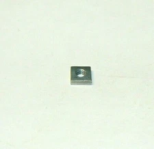 10/24 SQUARE NUTS - ZINC PLATED - LOT OF 200 PCS.