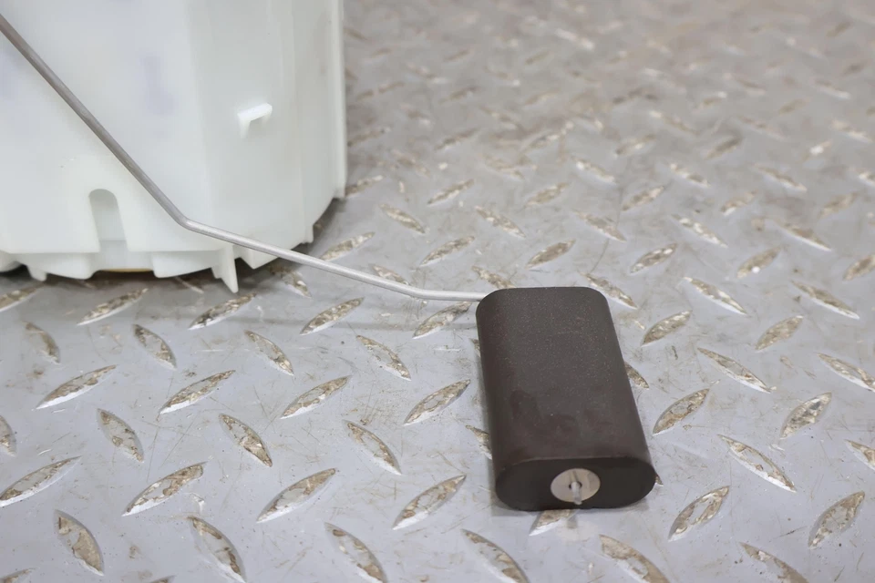 Bomba de combustible principal Dodge Charger SRT 392 15-21 6,4 L (68316785AA) 74 K millas Foto 3 de 4