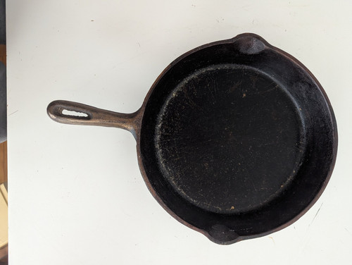 Vintage Unbranded Cast Iron Skillet Marked No 11 W Exterior Copper Tone