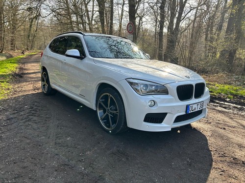 BMW X1 xDrive25d Sport Line - Allrad - Handschalter - TOP ZUSTAND