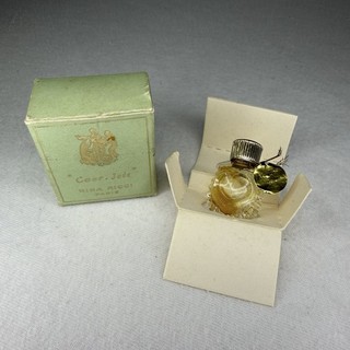 VERY RARE VINTAGE NINA RICCI COEUR JOIE HEART MICRO MINI PERFUME BOTTLE W BOX