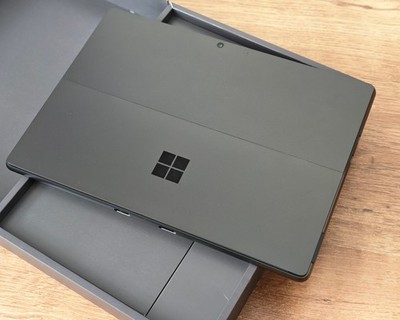 MICROSOFT Surface Pro 11 + Pen 2 (Snapdragon X Elite, 16 GB, 512 GB) - wie NEU