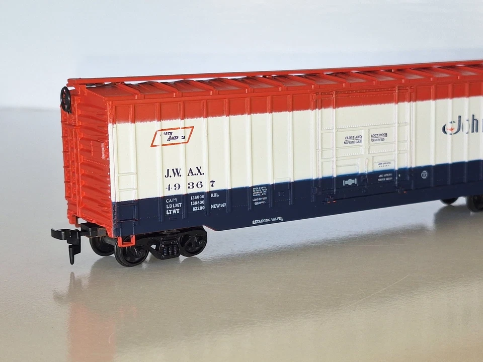 Athearn 5282 Johnson's Wax, 50' Plug Door Boxcar. V/good cond. Boxed. HO scale - Image 4 of 4