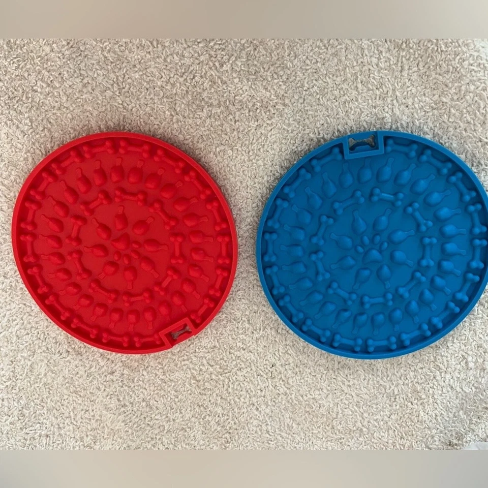 Juego de 2 alfombrillas de alimentación lenta para perros - azul y rojo Foto 2 de 3