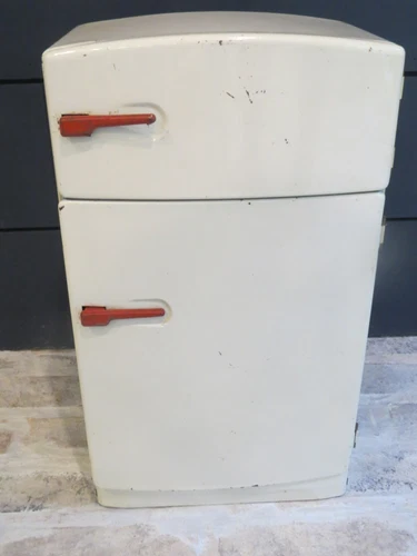 Vintage 1950's WOLVERINE Wizard 17 inch Tin Refrigerator