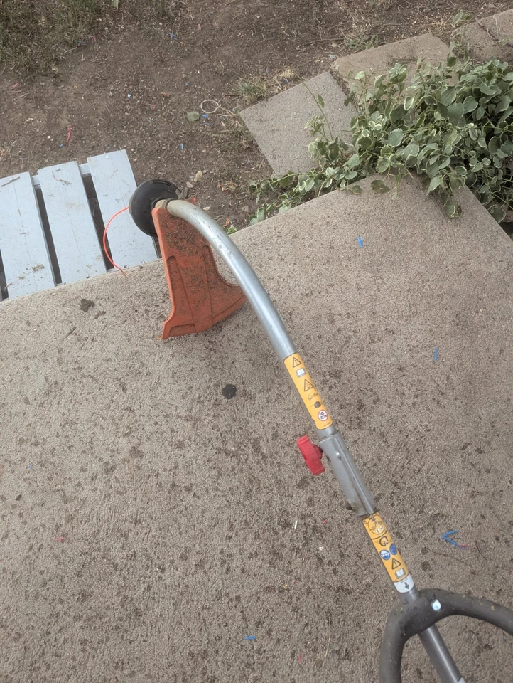 Husqvarna 128CD 28 CC Curved Shaft Detachable String Trimmer - Image 4 of 4