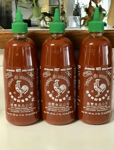 *3**Pack Bottles of Huy Fong Sriracha Hot Chili Sauce, 28 oz Exp 05/2025 *NEW*