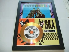 SKA      FRAMED   DISPLAY 4