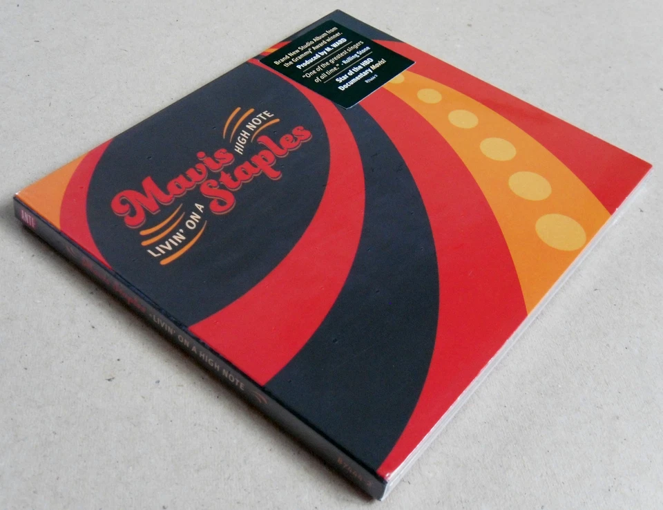 MAVIS STAPLES * LIVIN' ON A HIGH NOTE * US 12 TRK CD w/ SIGNED ART CARD * BN&M! - Image 4 of 4