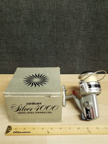 Vintage Daiwa Silver 4000 Skirted Spool Spinning Reel - Picture 17 of 17
