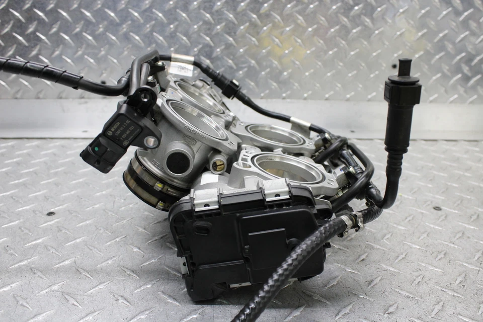 Aprilia Tuono V4R Aprc 2014 cuerpos de acelerador ABS Foto 4 de 4