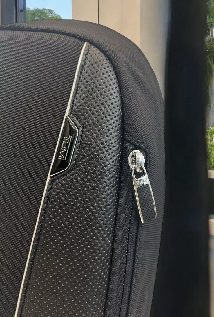 【希少】TUMI トゥミ MARTIN SLING Arrive'　アライブ Tumi Arrive Nylon Leather Martin Sling Pack Bag Black
