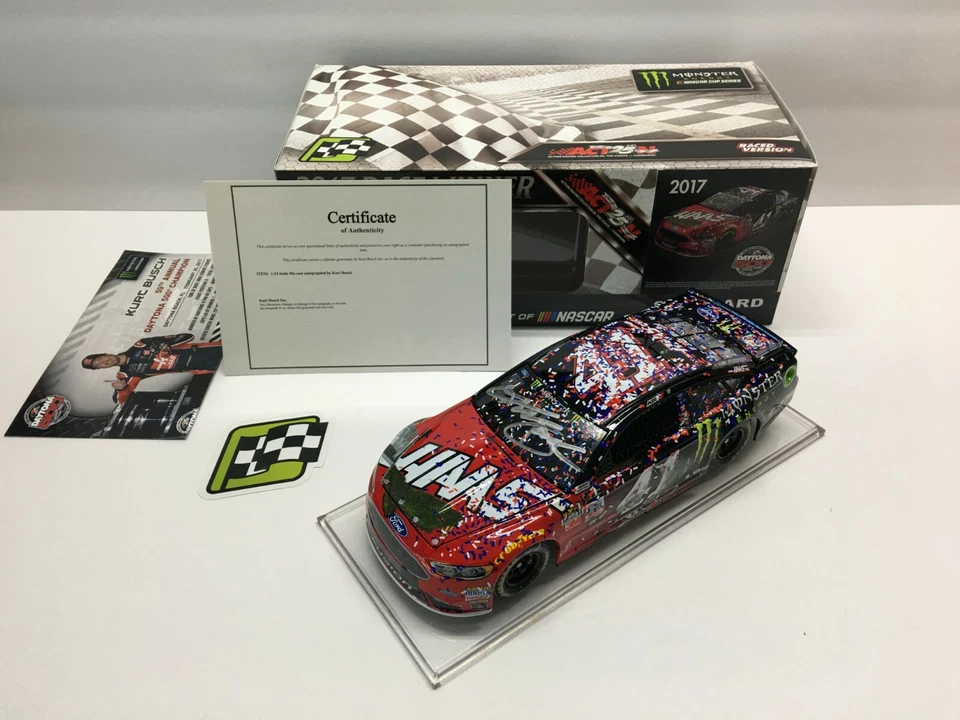 NASCAR DIECAST AUTOGRAFIADO POR KURT BUSCH #41 HAAS / MONSTER DAYTONA 500 WIN 1/24 Foto 3 de 4