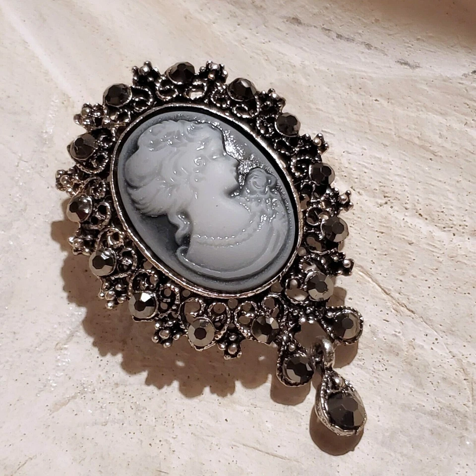 Broche prendedor de solapa suéter camafeo cristal estilo victoriano encaje bronce latón antiguo Foto 4 de 4