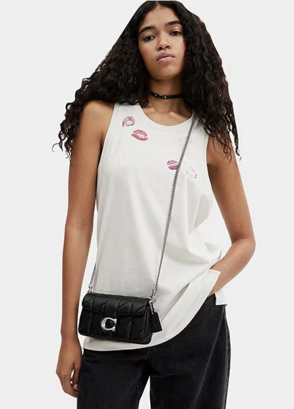 Borsa a tracolla Coach nera Tabby 26 con trapuntatura e tirante