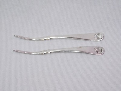 2 Vtg Holmes & Edwards SHELL Pattern Silver Plate Nut Picks