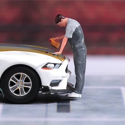Miniature Figure Scene Props 1/64 The Mechanic Added Oil Model For Car Vehicles