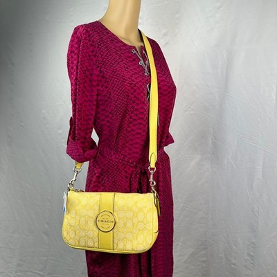 COACH  C8306 Lonnie Baguette In Signature Jacquard