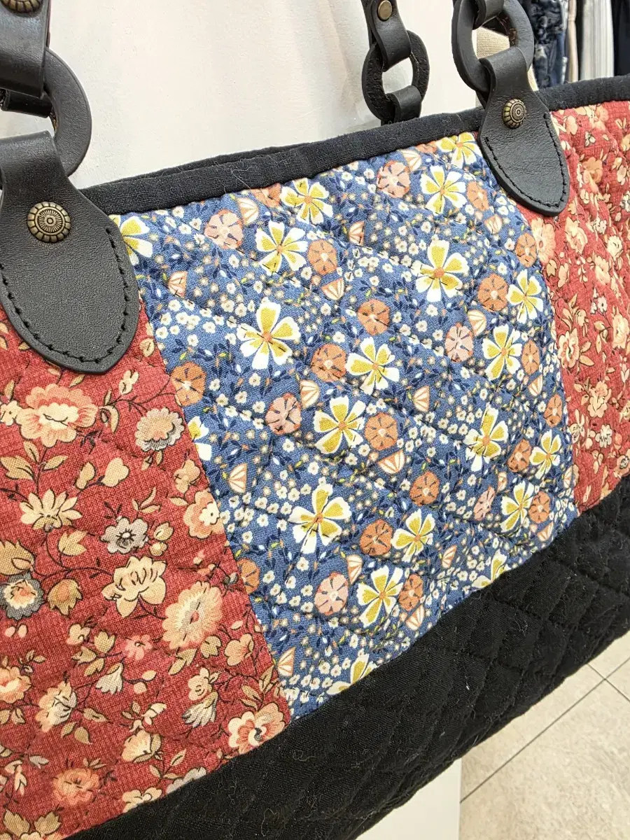 patchwork quilted tote bag flower pattern - image 2