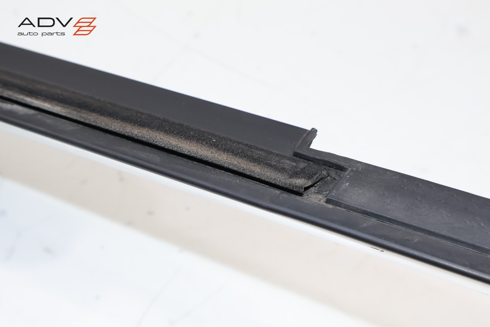 2014-2020 MASERATI GHIBLI REAR RIGHT PASSENGER SIDE DOOR WINDOW BELT MOLDING OEM