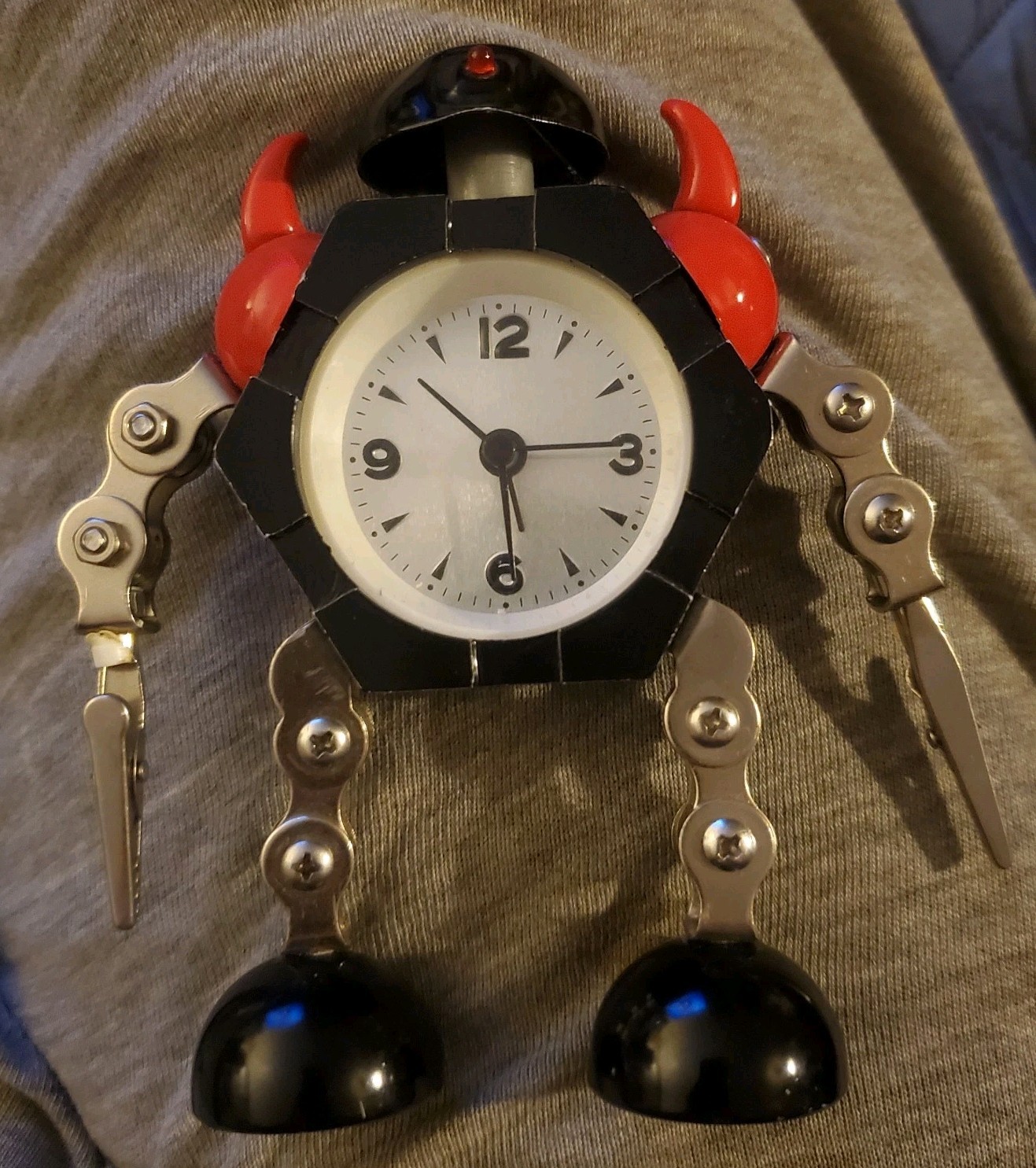 Silent Operating Clock Kids Excellent Cond.