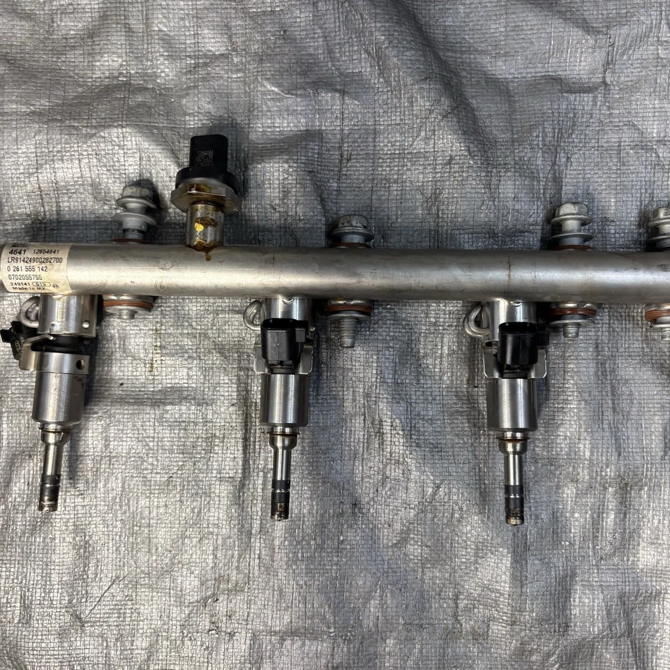 13-19 CADILLAC ATS 15-16 COLORADO 14-15 MALIBU ENGINE FUEL INJECTOR RAIL OEM - Image 3 of 4