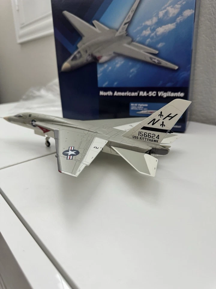 Hobby Master 1:72 North American RA-5C Vigilante USS Kitty Hawk 1971 HA4701 Foto 4 de 4